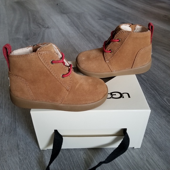UGG  Toddler Kristjan Chukka. - Picture 4 of 8